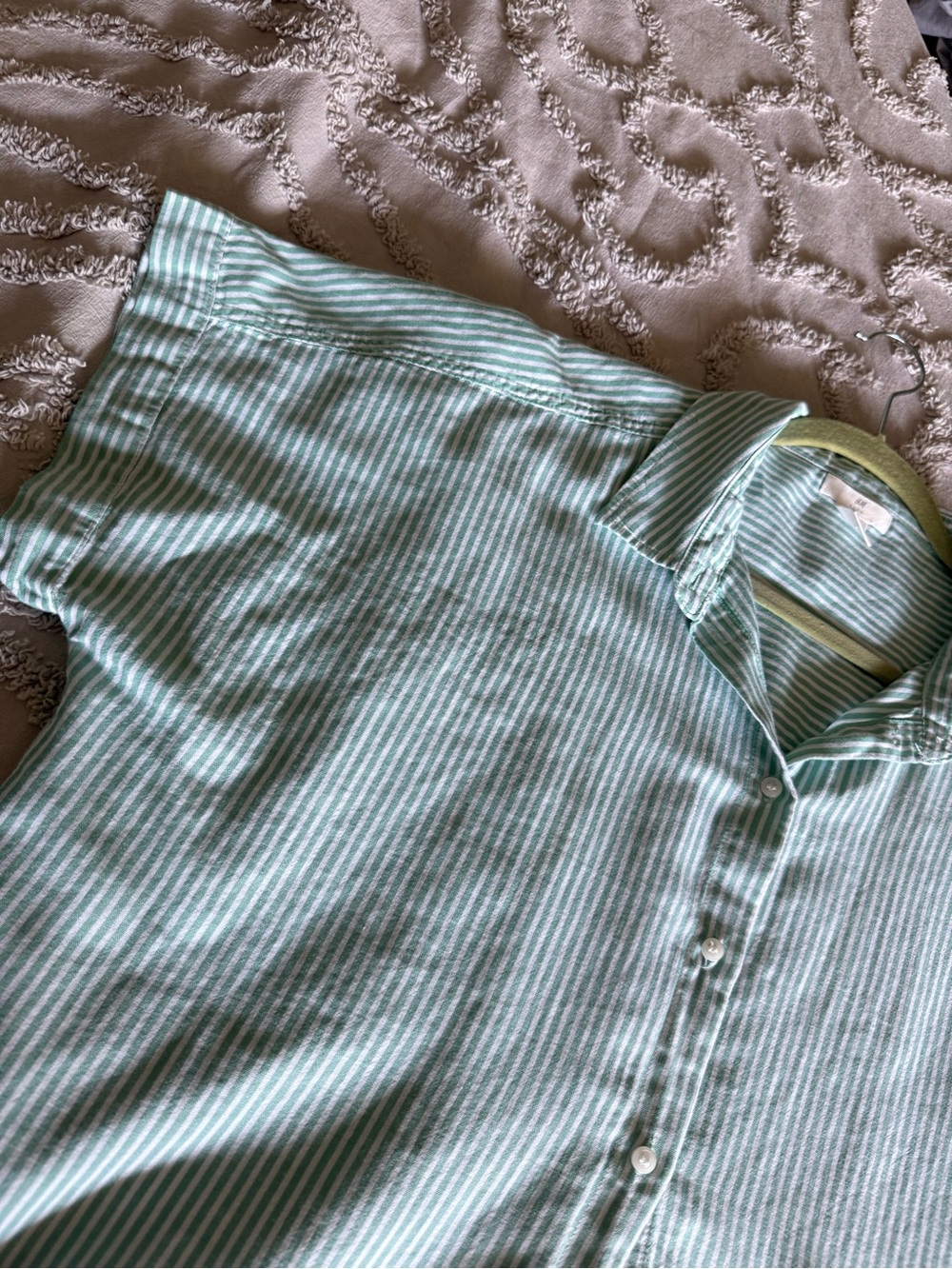 H&M Light Mint Striped Short-Sleeve Button Shirt - Women size L - Picture 4 of 8